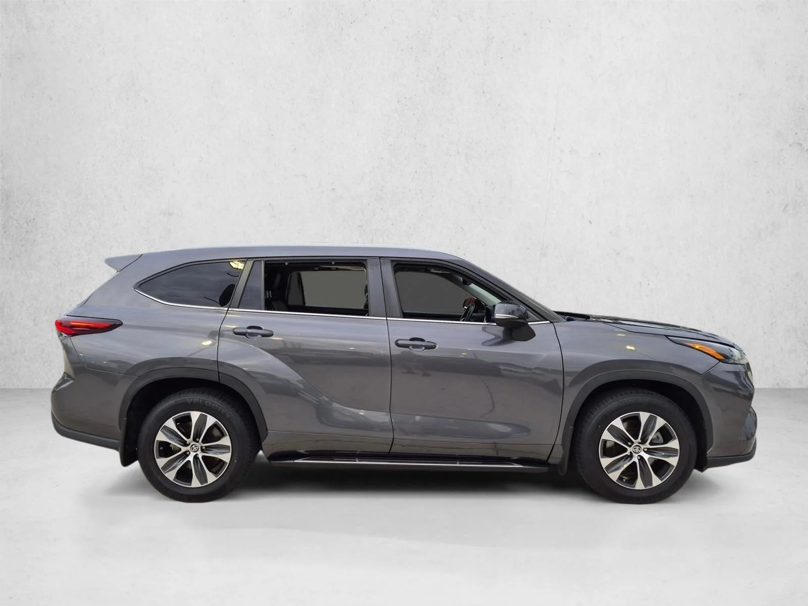 Used 2024 Magnetic Gray Metallic Toyota XLE image 4
