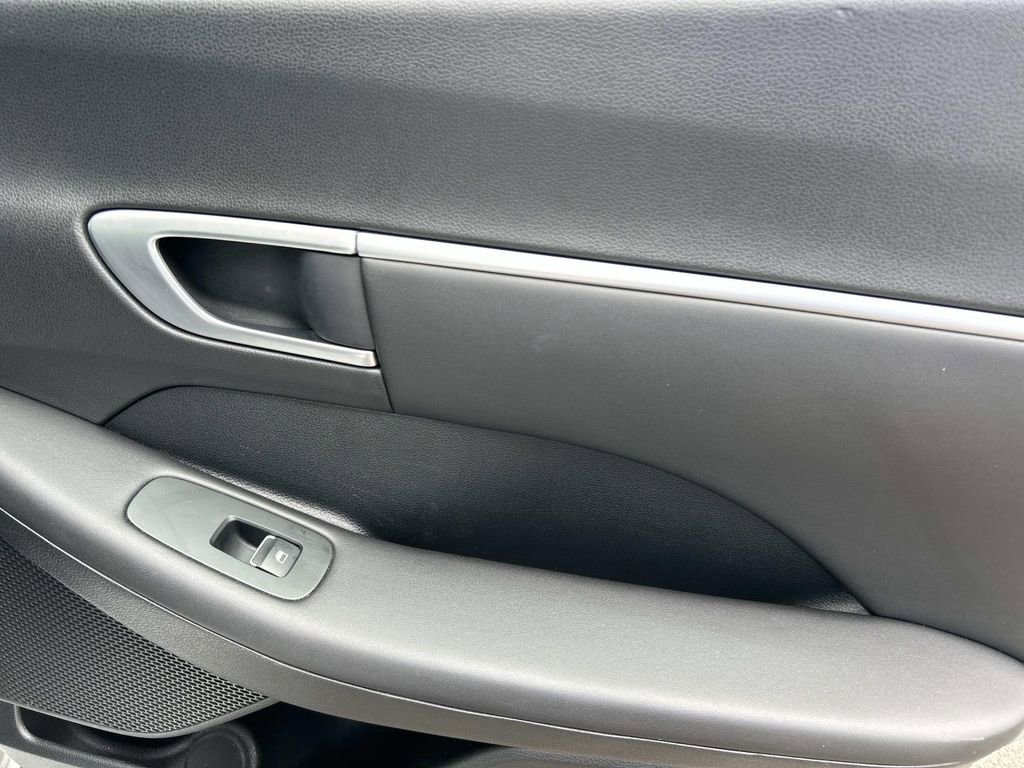 Used 2024 Aero Silver Hyundai SEL image 21