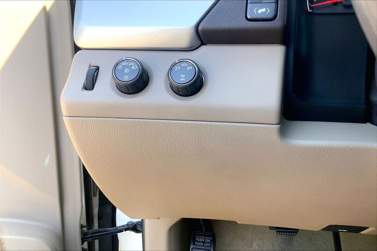 Used 2015 White Diamond Tricoat Chevrolet LTZ image 36