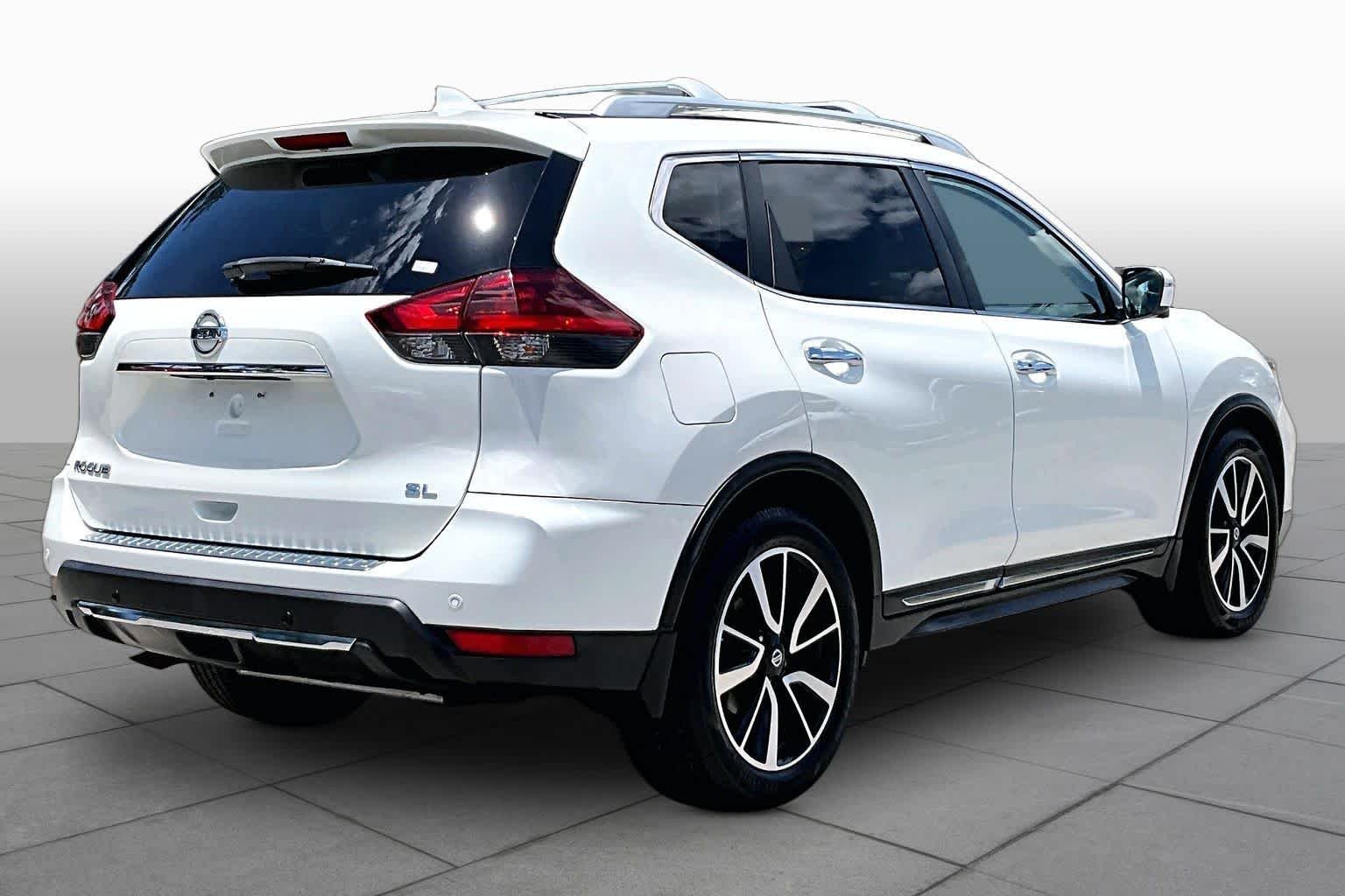 Used 2020 Pearl White Tricoat Nissan SL image 13