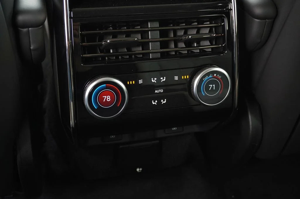 New 2026 Santorini Black Land Rover Dynamic SE image 34