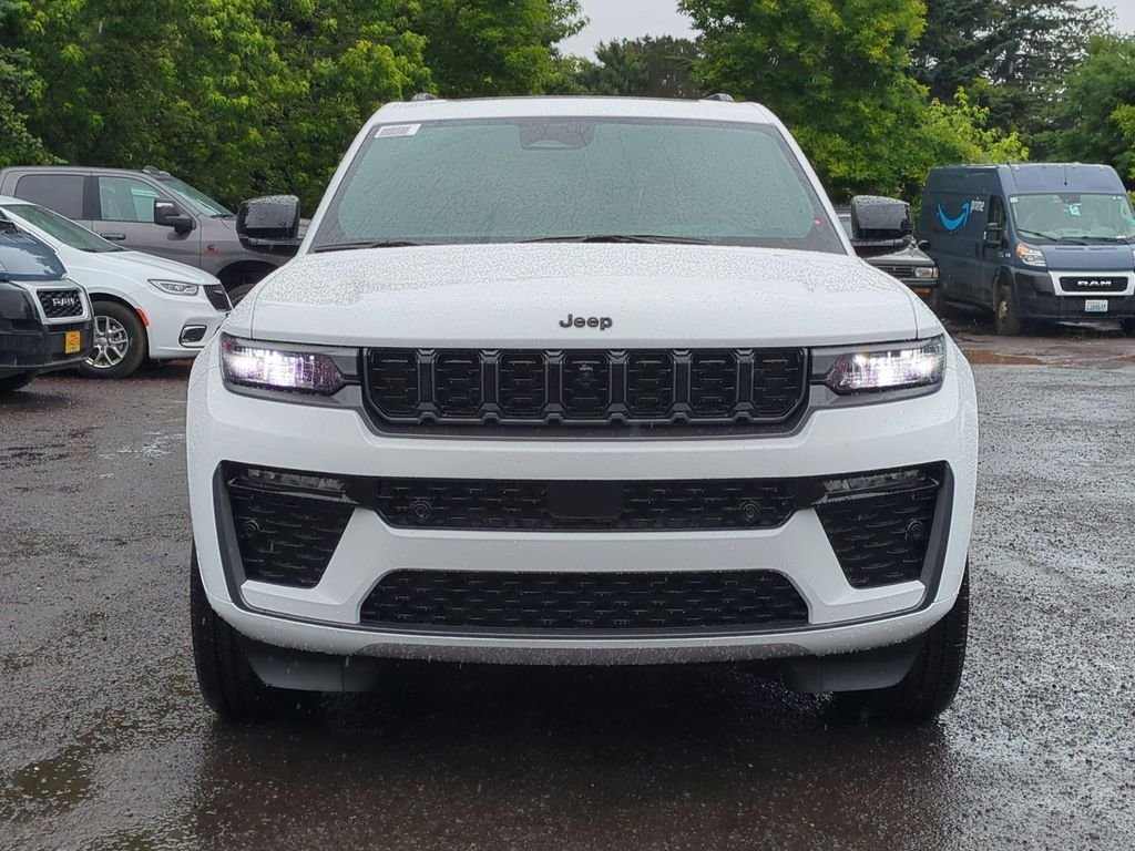 New 2026 Bright White Clear-Coat Exterior Paint Jeep Limited image 2