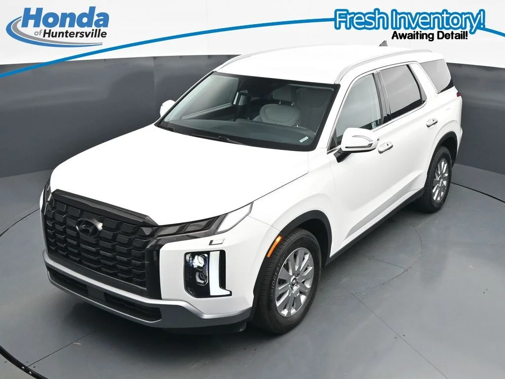 Used 2025 White Hyundai SEL image 20