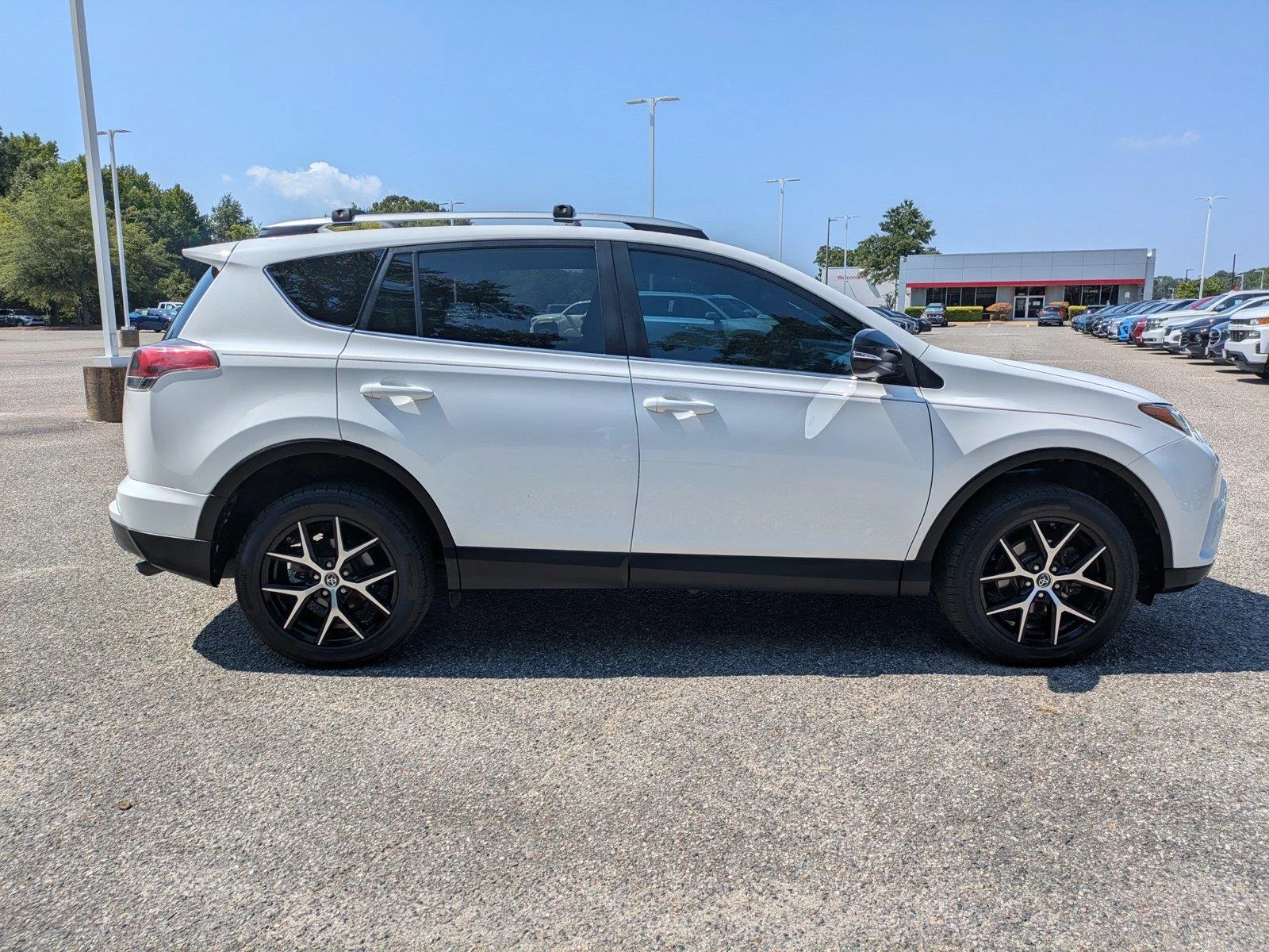 Used 2017 Super White Toyota SE image 3