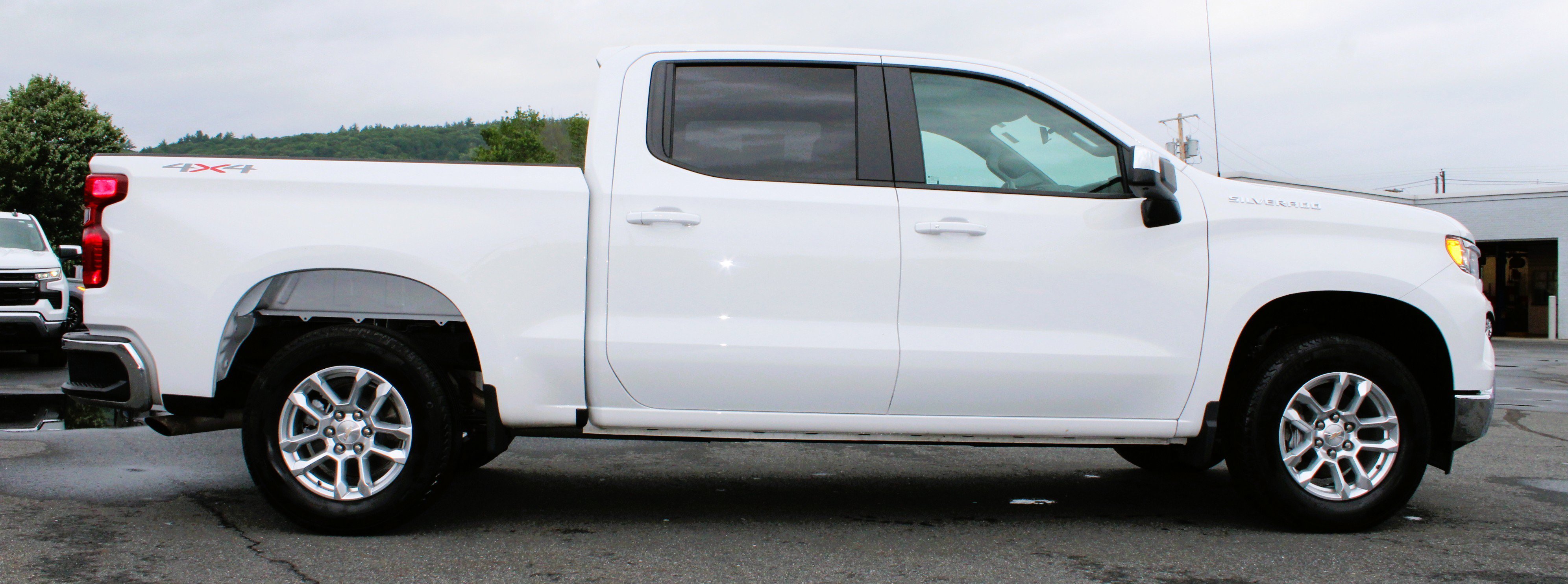 Used 2025 Summit White Chevrolet LT image 6