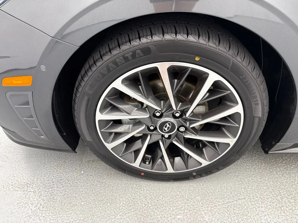 Used 2021 Gray Hyundai Limited image 4