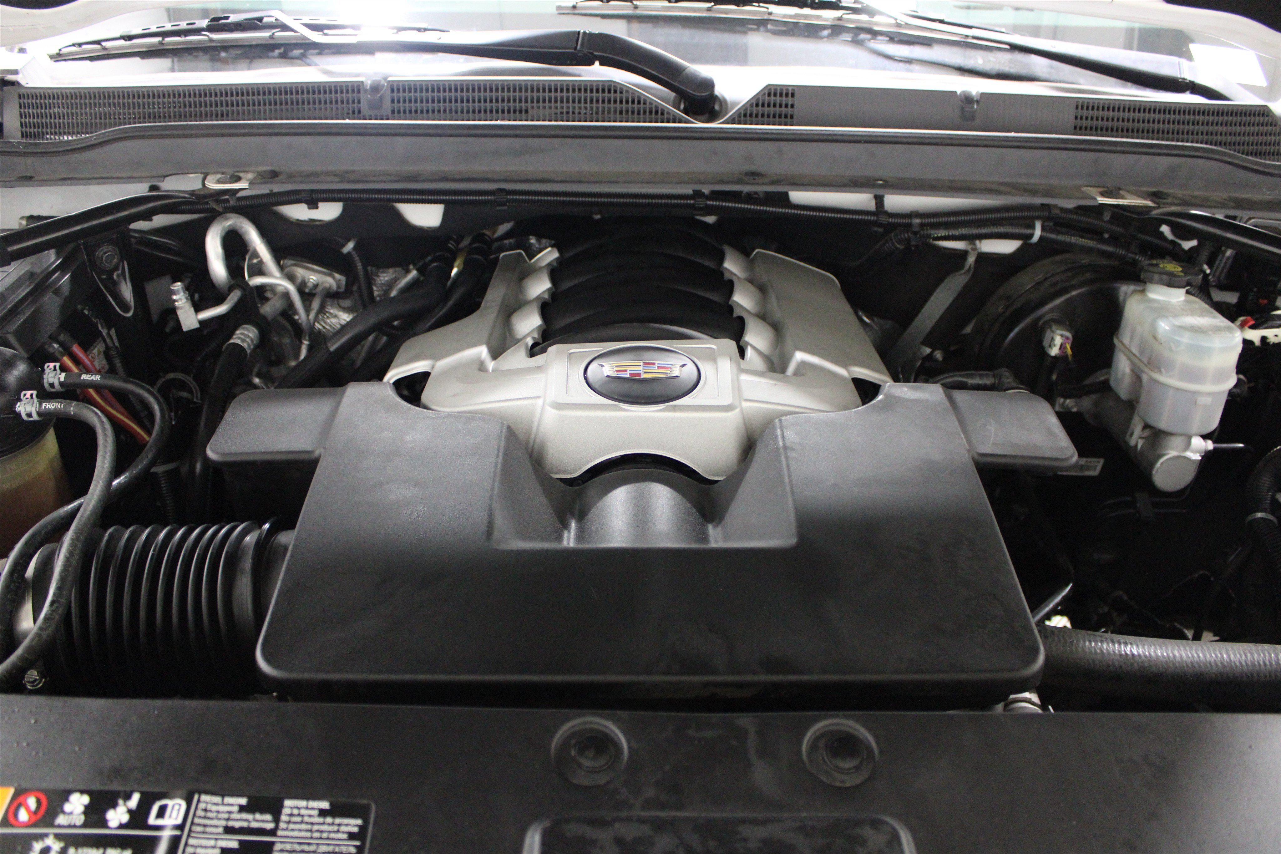 Used 2020 Crystal White Tricoat Cadillac Premium Luxury 4x4 image 46