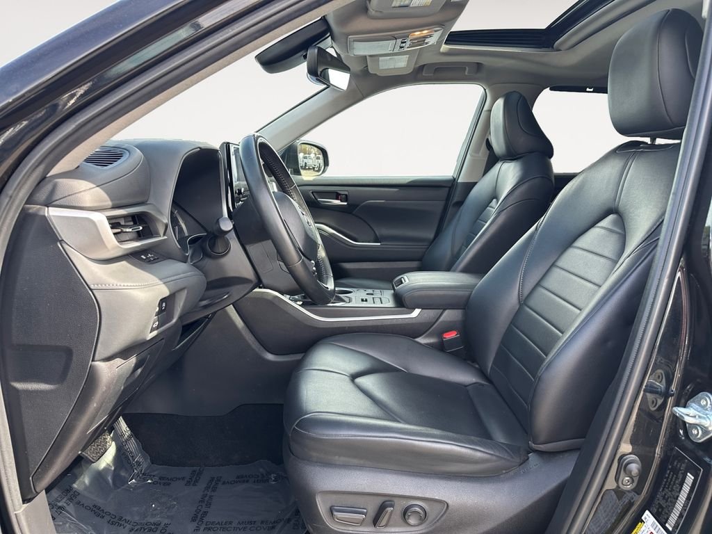 Used 2024 Black Toyota XLE image 9