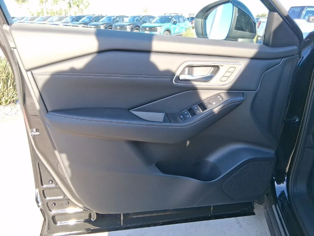 New 2026 Super Black Nissan Platinum image 22