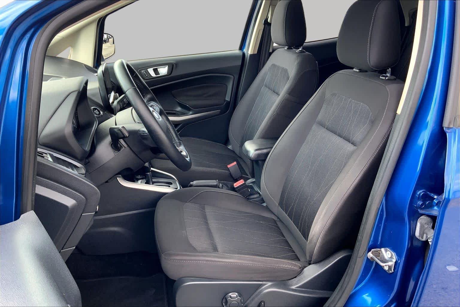 Used 2018 Lightning Blue Metallic Ford SE image 6