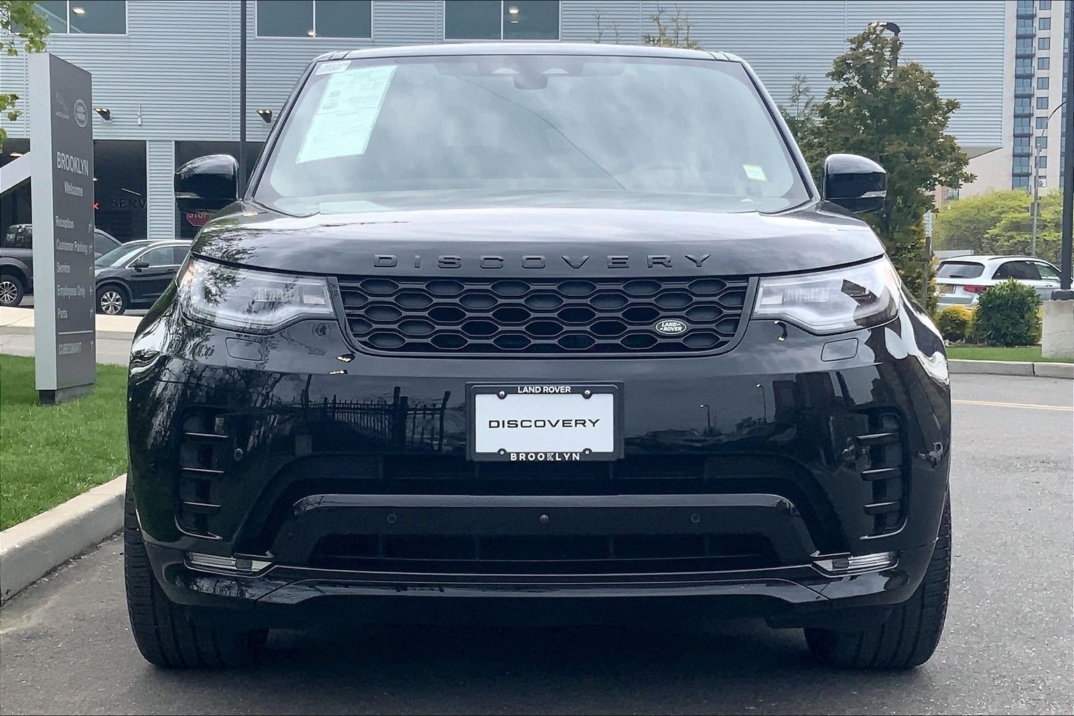 Certified Used 2025 Santorini Black Metallic Land Rover Dynamic SE image 3