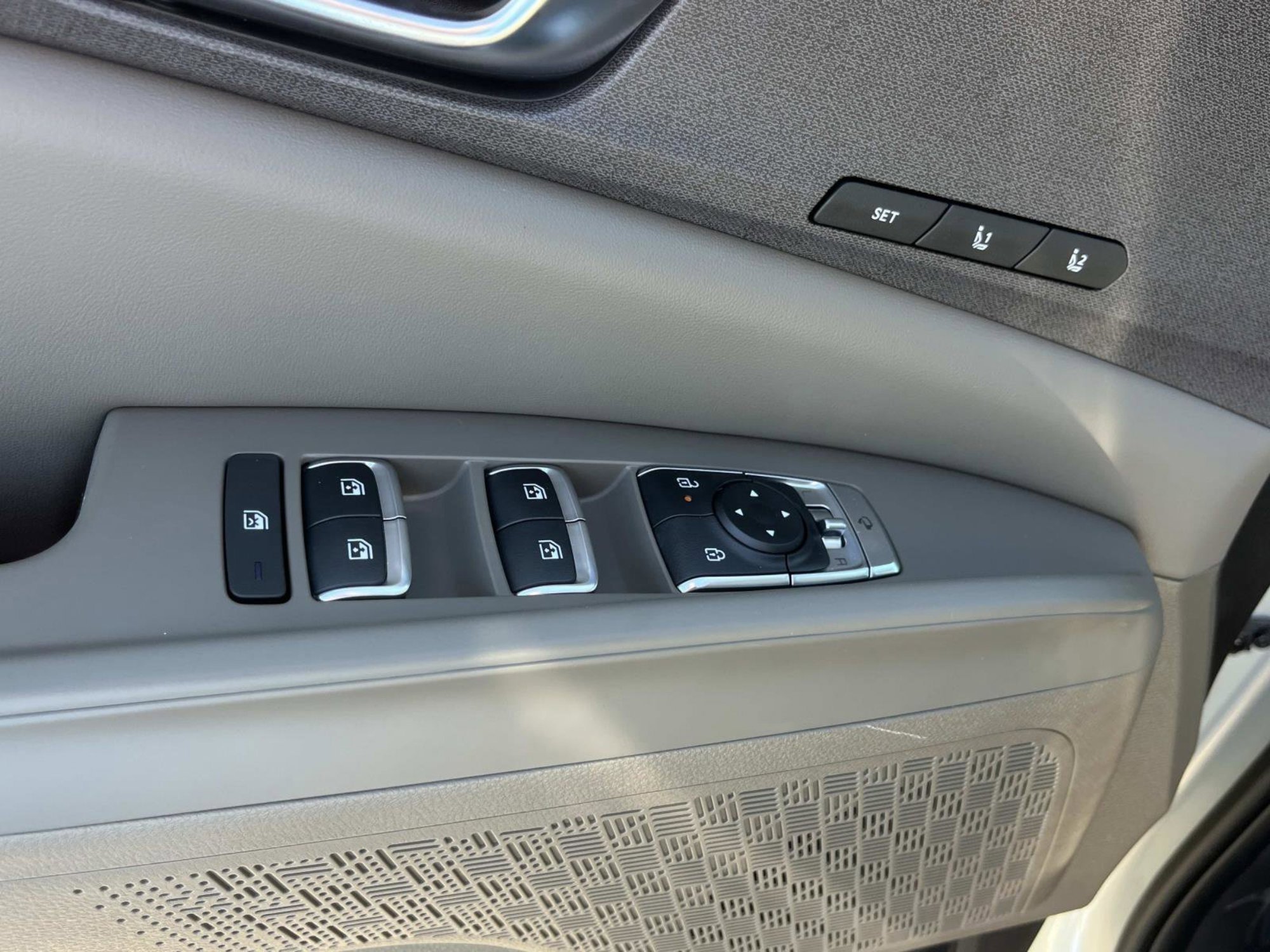 New 2026 Ivory Silver Kia EX image 26