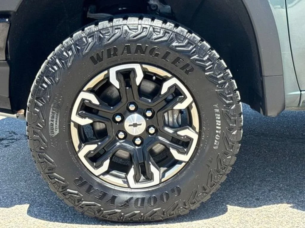 2025 Chevrolet Silverado 1500 ZR2 - Photo 44