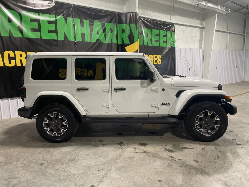 New 2026 Bright White Clear-Coat Exterior Paint Jeep Sahara image 4