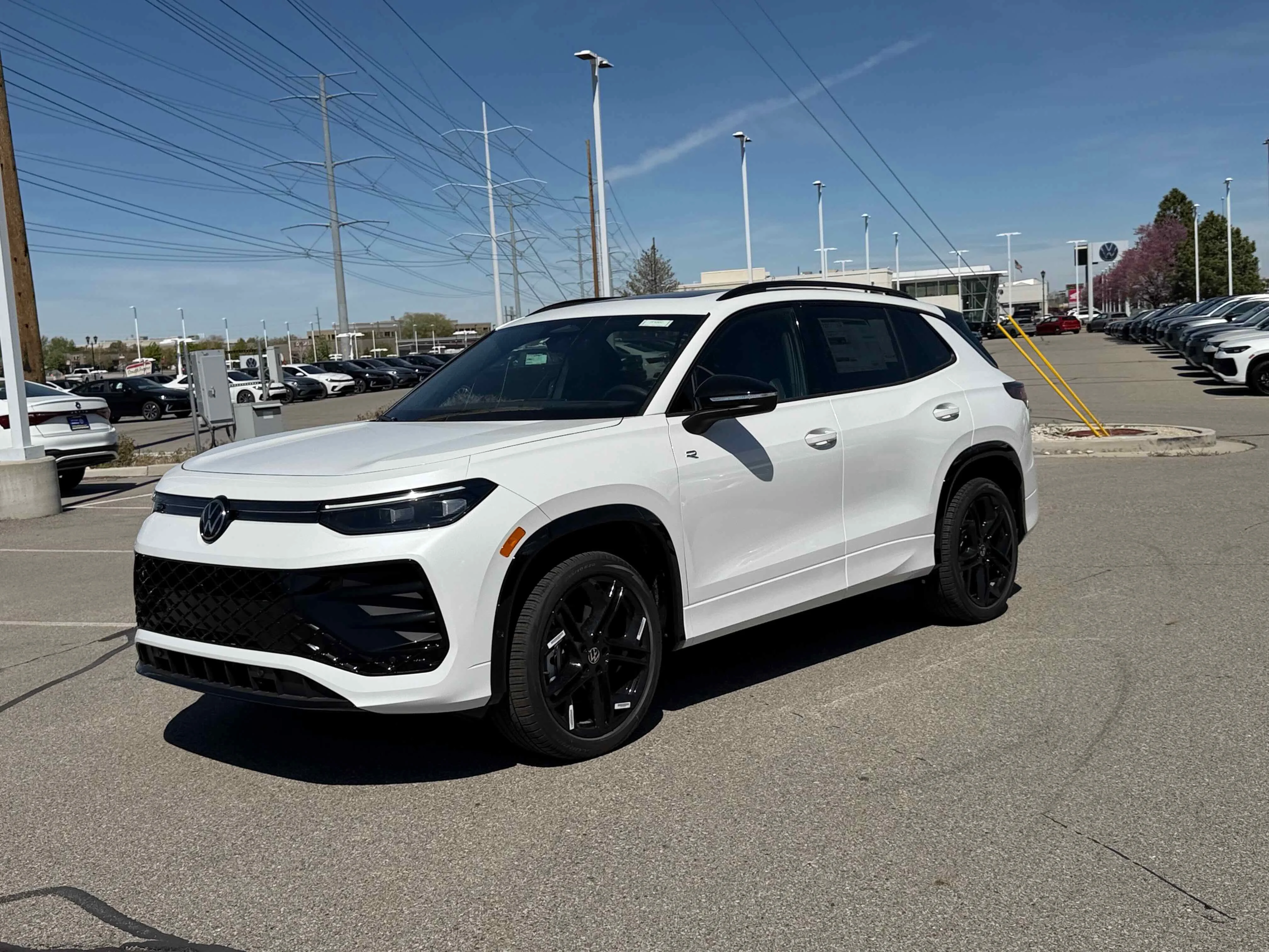 New 2026 Opal White Volkswagen SE R-Line Black image 1