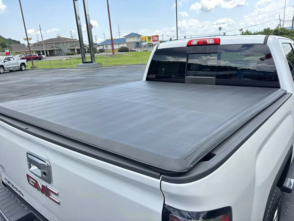 Used 2017 WHITE FROST TRICOAT GMC SLT image 13