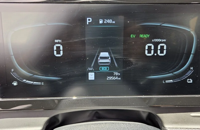 Used 2025 Snow White Pearl KIA LX image 29
