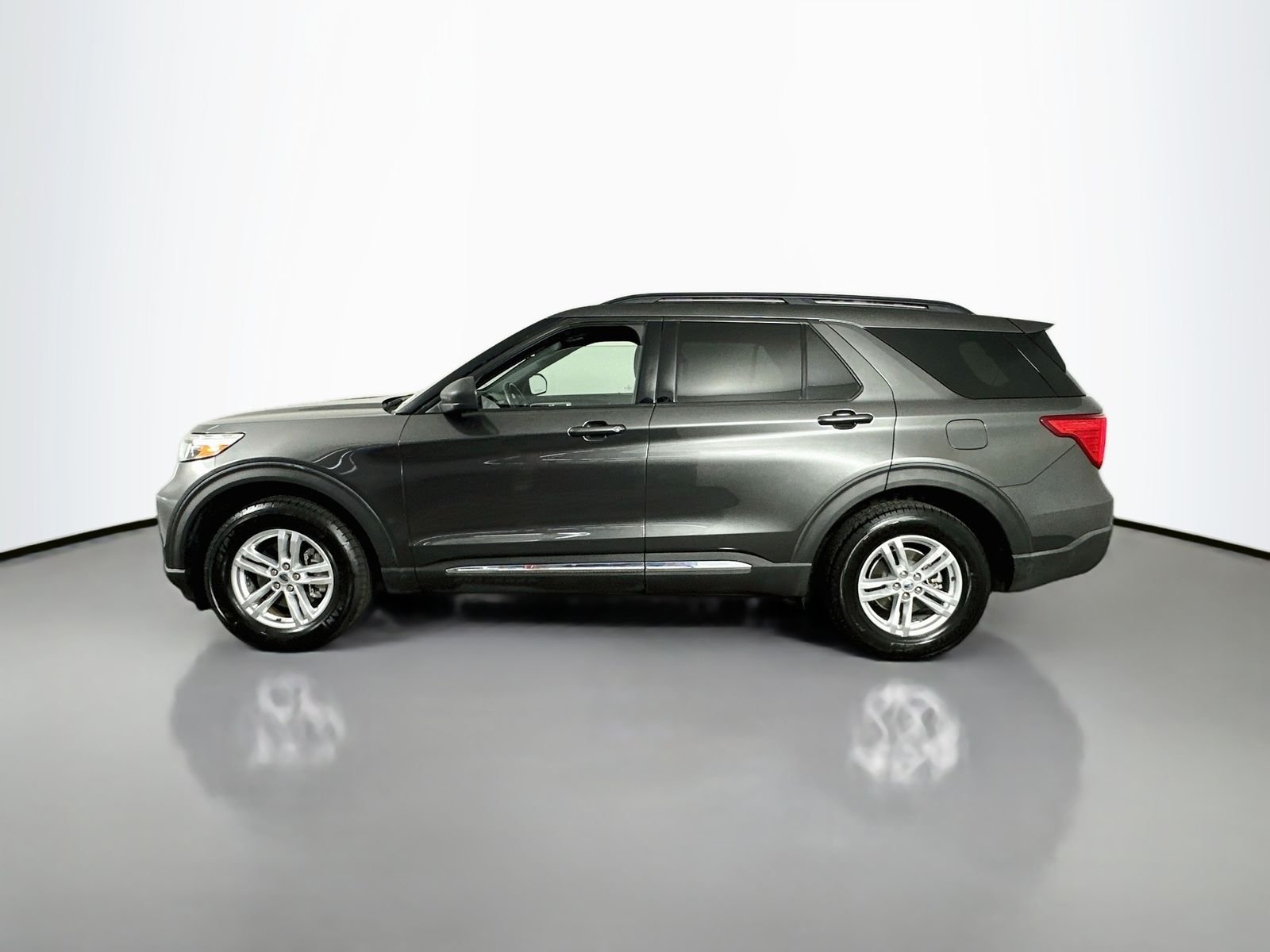 Used 2020 Magnetic Metallic Ford XLT image 4