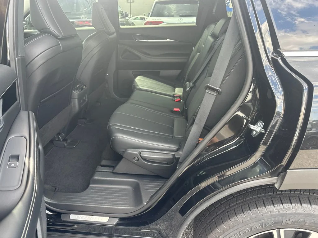 Used 2024 Black INFINITI PURE image 17