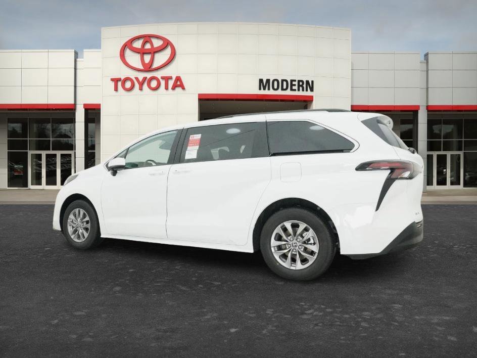 New 2026 Ice Cap Toyota LE image 3