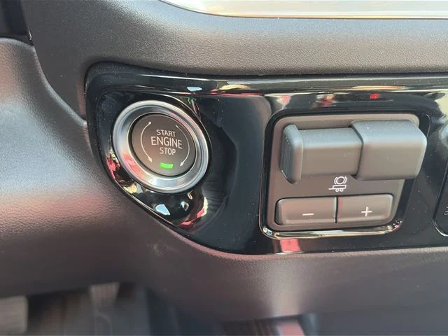 New 2026 White GMC Elevation image 25