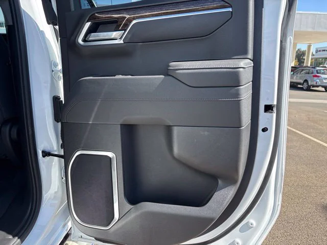 Used 2025 White GMC Elevation image 18