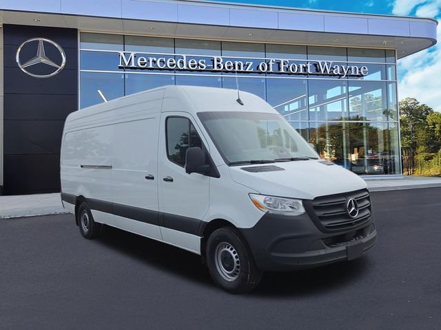 New 2026 Arctic+White Mercedes-Benz Cargo 170 WB image 1
