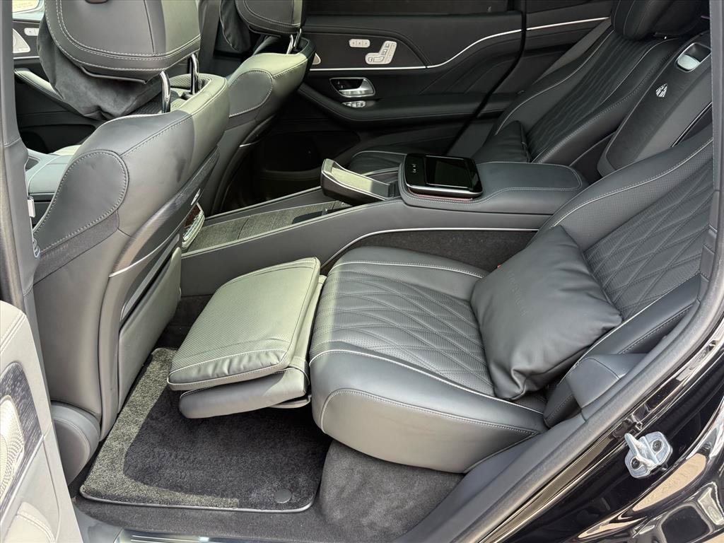 Certified Used 2025 Cirrus Silver (Upper) / Obsidian Black Metallic (Lower) Mercedes-Benz Maybach GLS 600 image 11