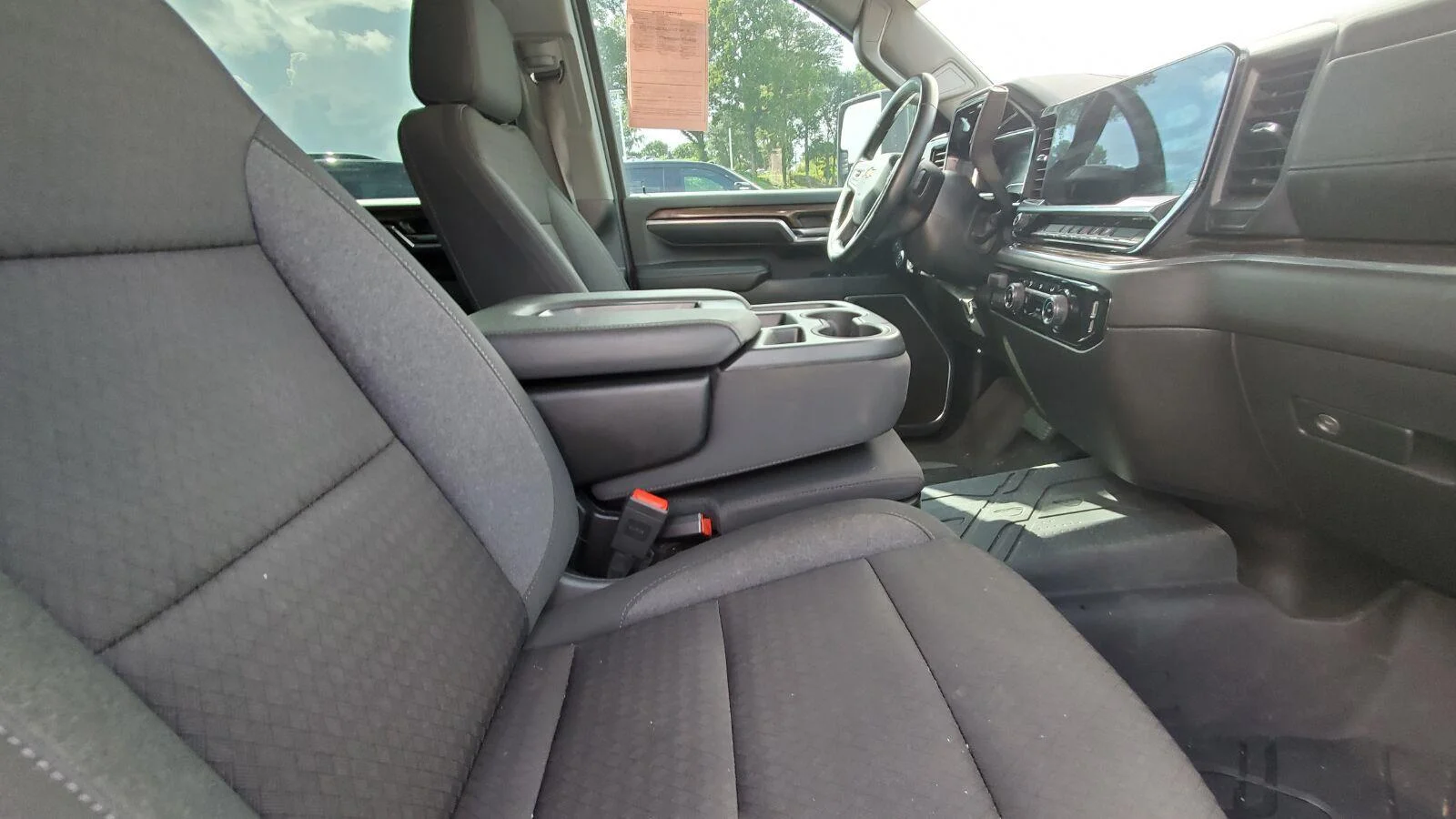Used 2024 Summit White Chevrolet LT image 4