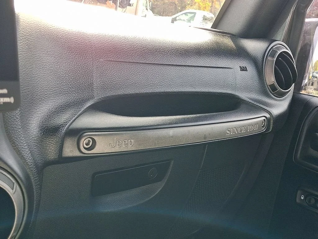 Used 2018 Gray Jeep Sport S 4x4 image 60