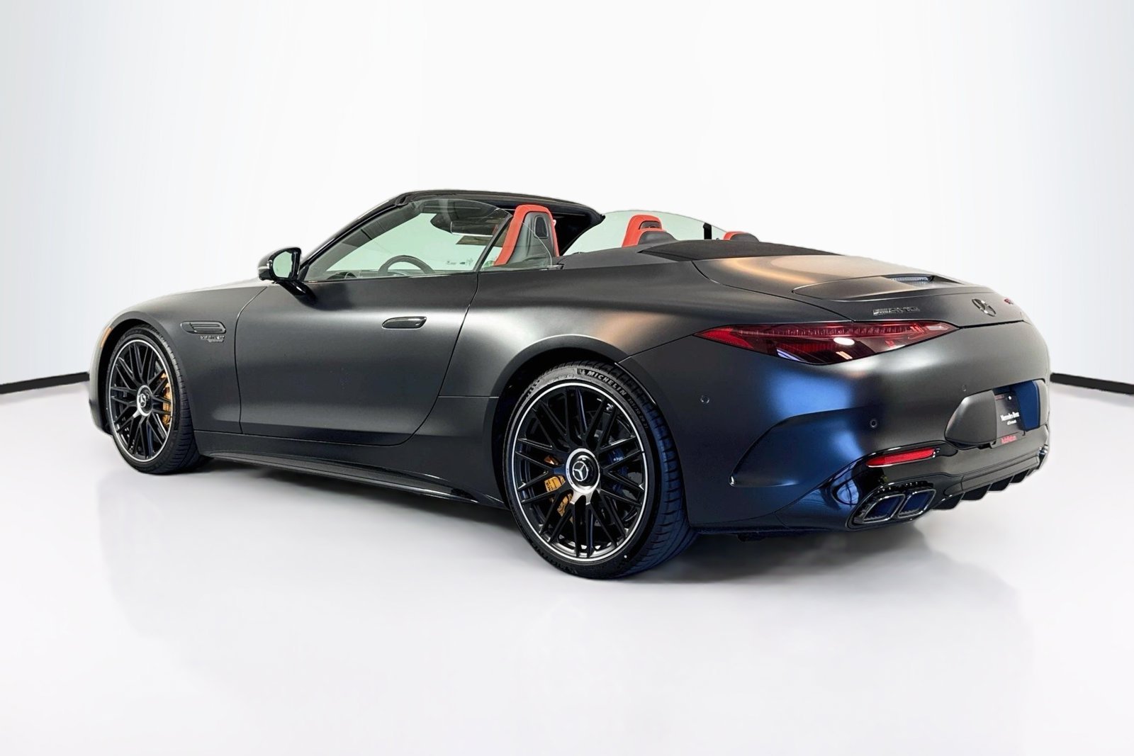 New 2026 MANUFAKTUR Night Black Magno Mercedes-Benz AMG® SL 63 S E Performance image 7