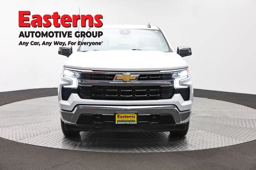 Used 2025 White Chevrolet LT image 2