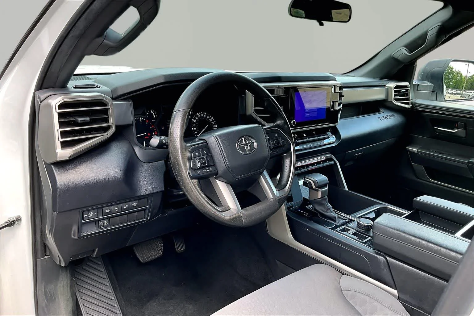 Used 2025 Ice Cap Toyota SR5 image 17