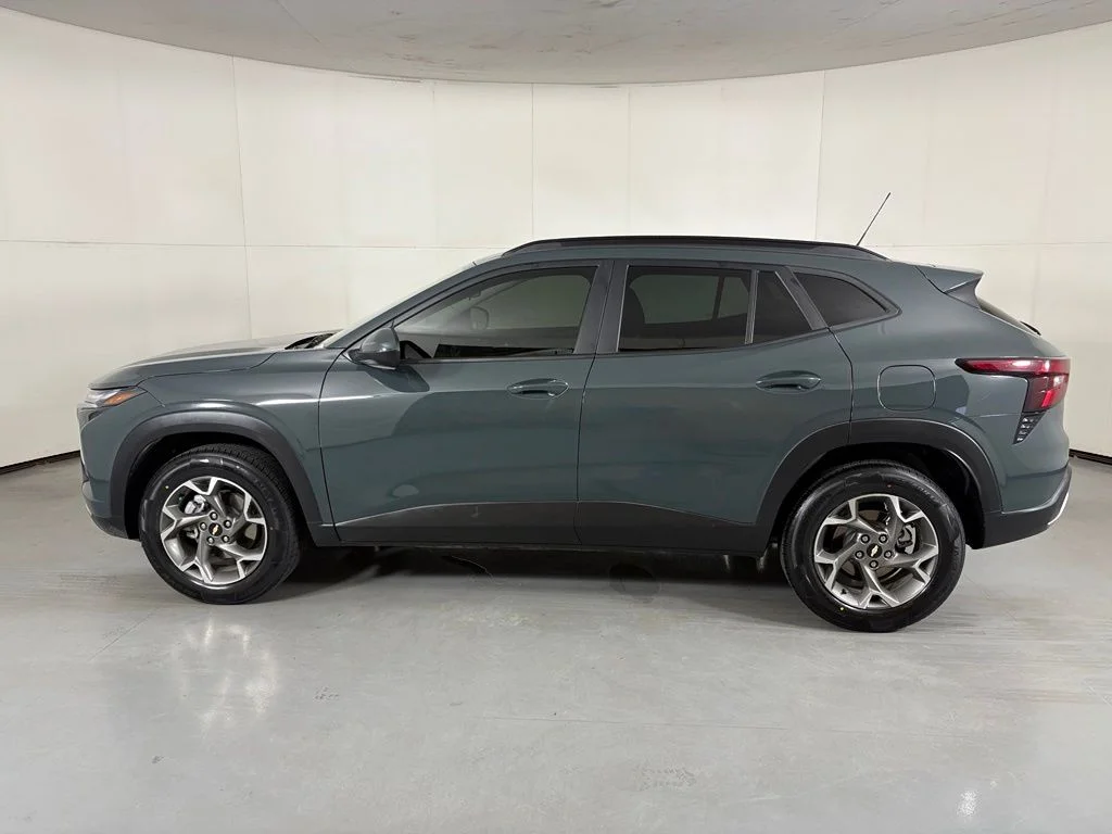 Used 2025 Gray Chevrolet LT image 5