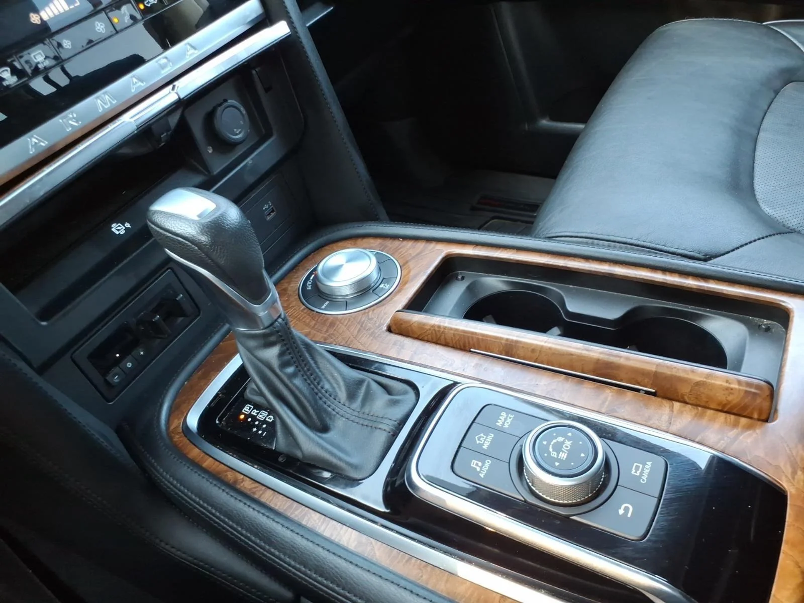 Used 2023 Super Black Nissan SL image 16