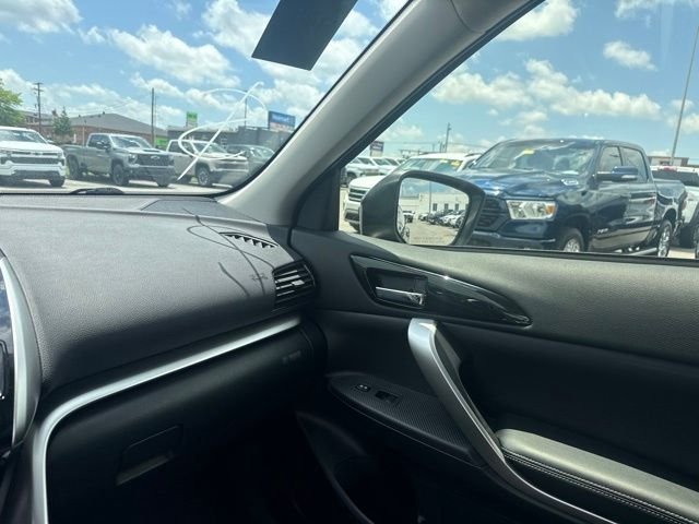 Used 2025  Mitsubishi SE image 22