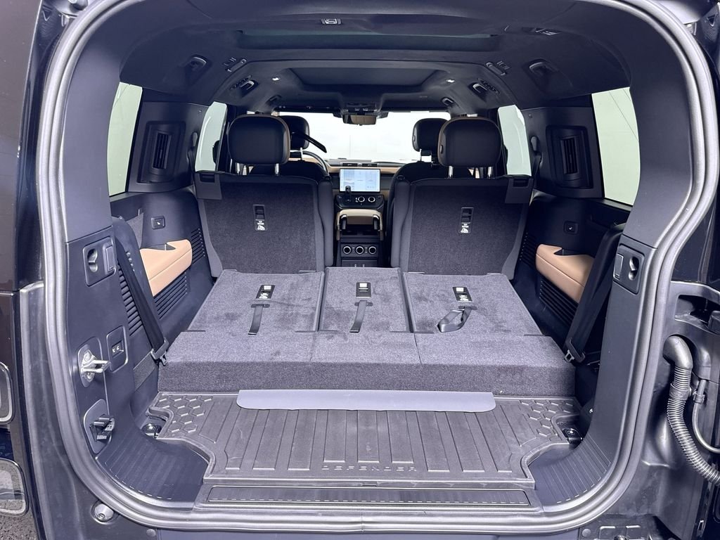 New 2026 Santorini Black Land Rover V8 image 23