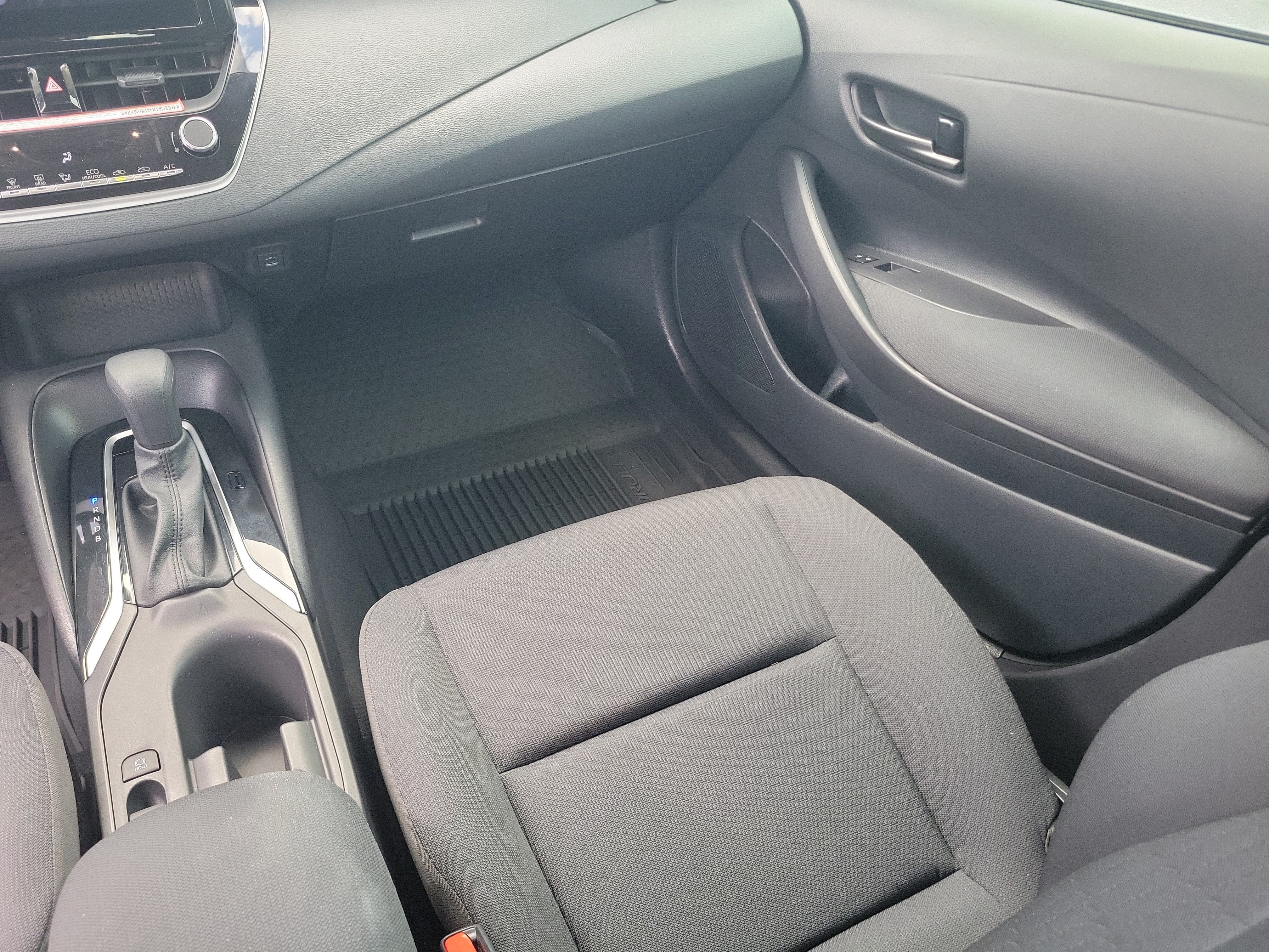 Used 2025 Ice Toyota LE image 17