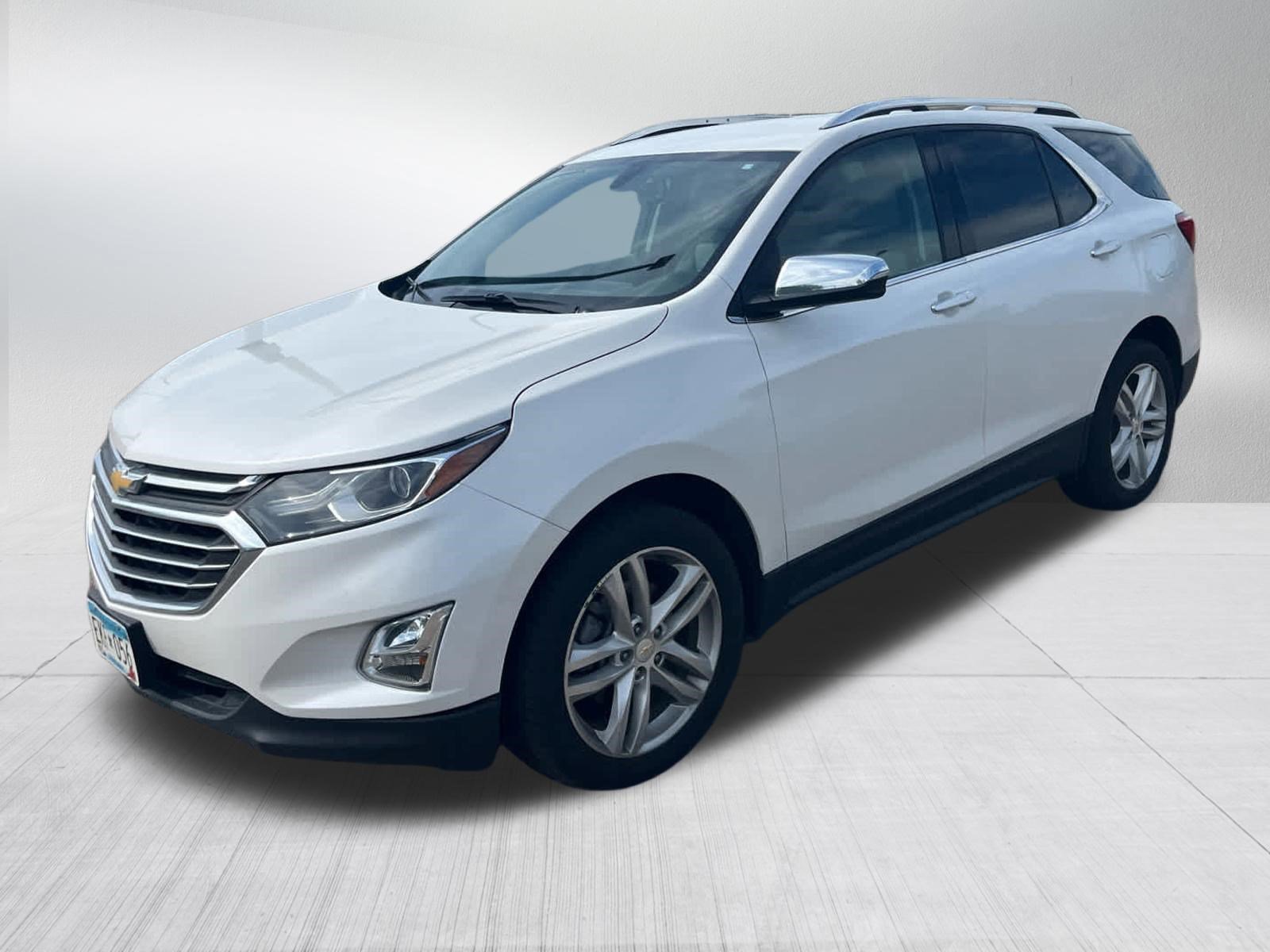 Used 2019 Iridescent Pearl Tricoat Chevrolet Premier image 3
