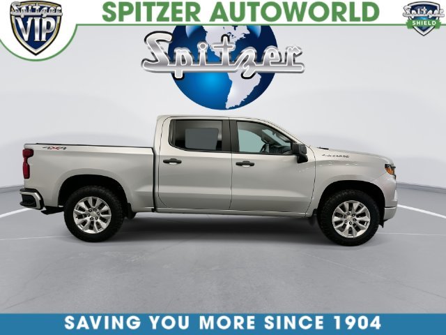 Used 2022 Silver Chevrolet Custom image 11