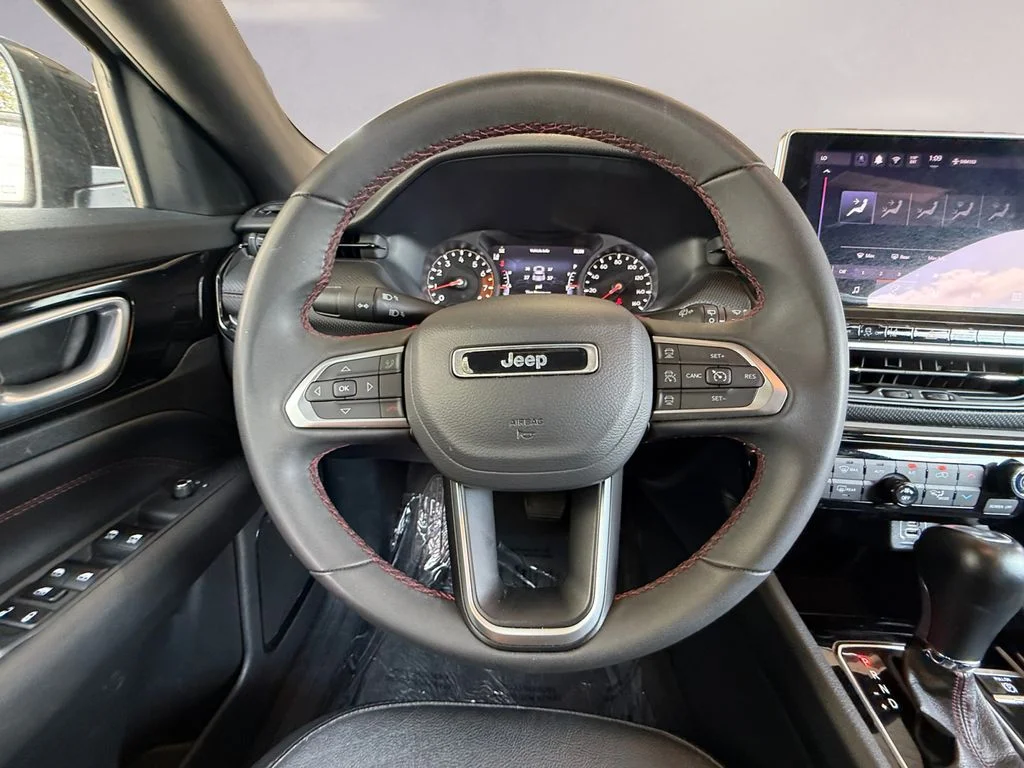Used 2025 Silver Jeep Trailhawk image 13