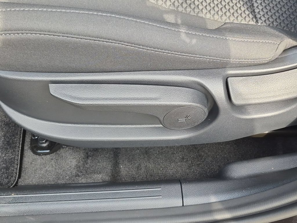 New 2027 Fusion Black Kia LX image 35