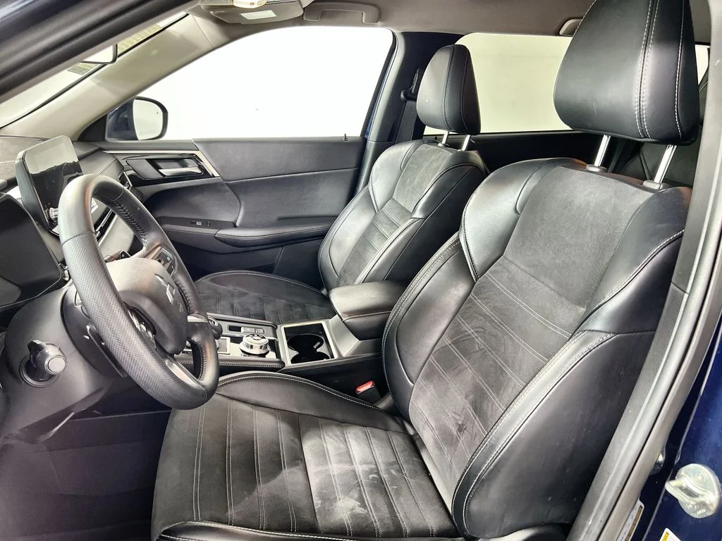 Used 2024  Mitsubishi SE image 13