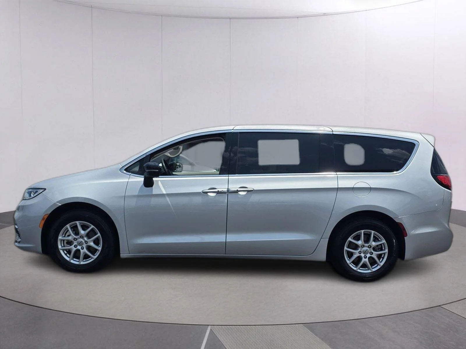 Used 2024 Silver Mist Clearcoat Chrysler Touring L image 8