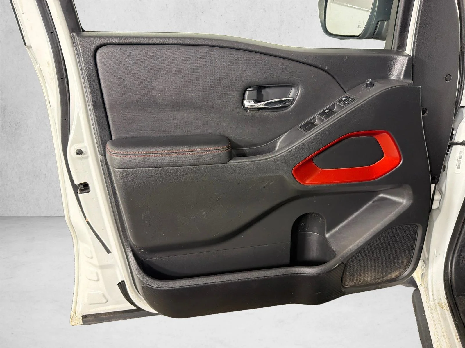 Used 2022 Whtie Nissan PRO-4X image 10