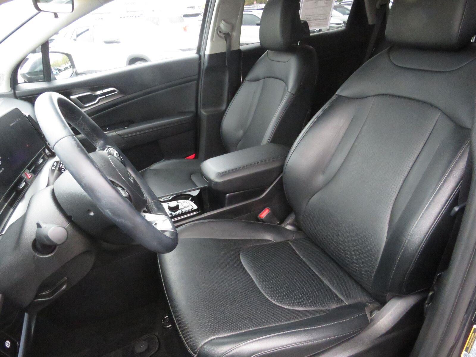 Used 2024 Gravity Gray Kia EX image 25