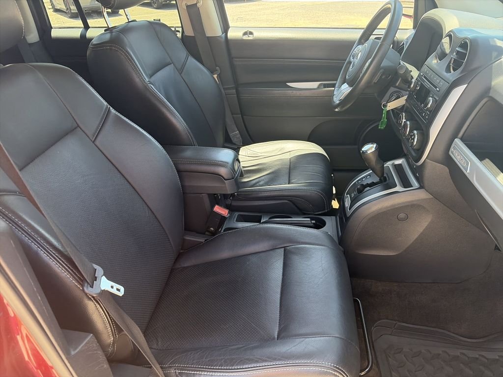 Used 2017 Red Jeep Latitude image 29
