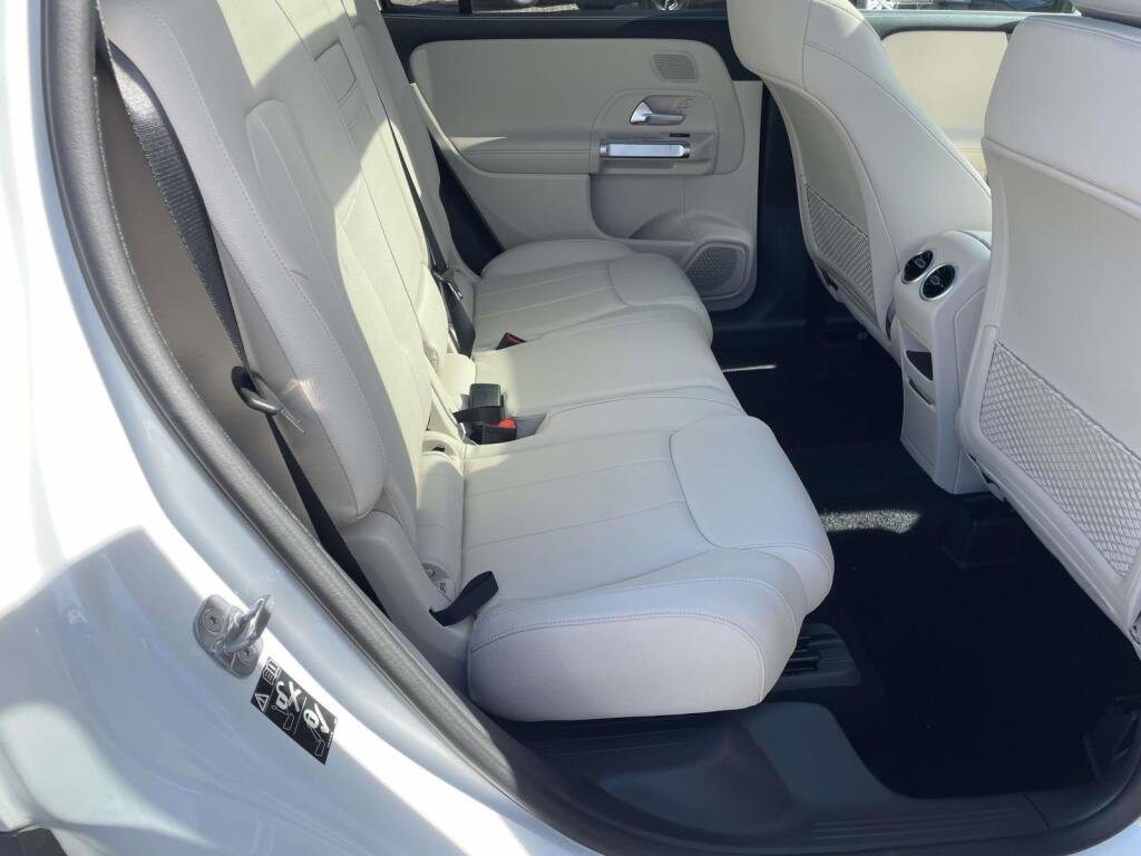 New 2026 Polar White Mercedes-Benz GLB 250 image 19
