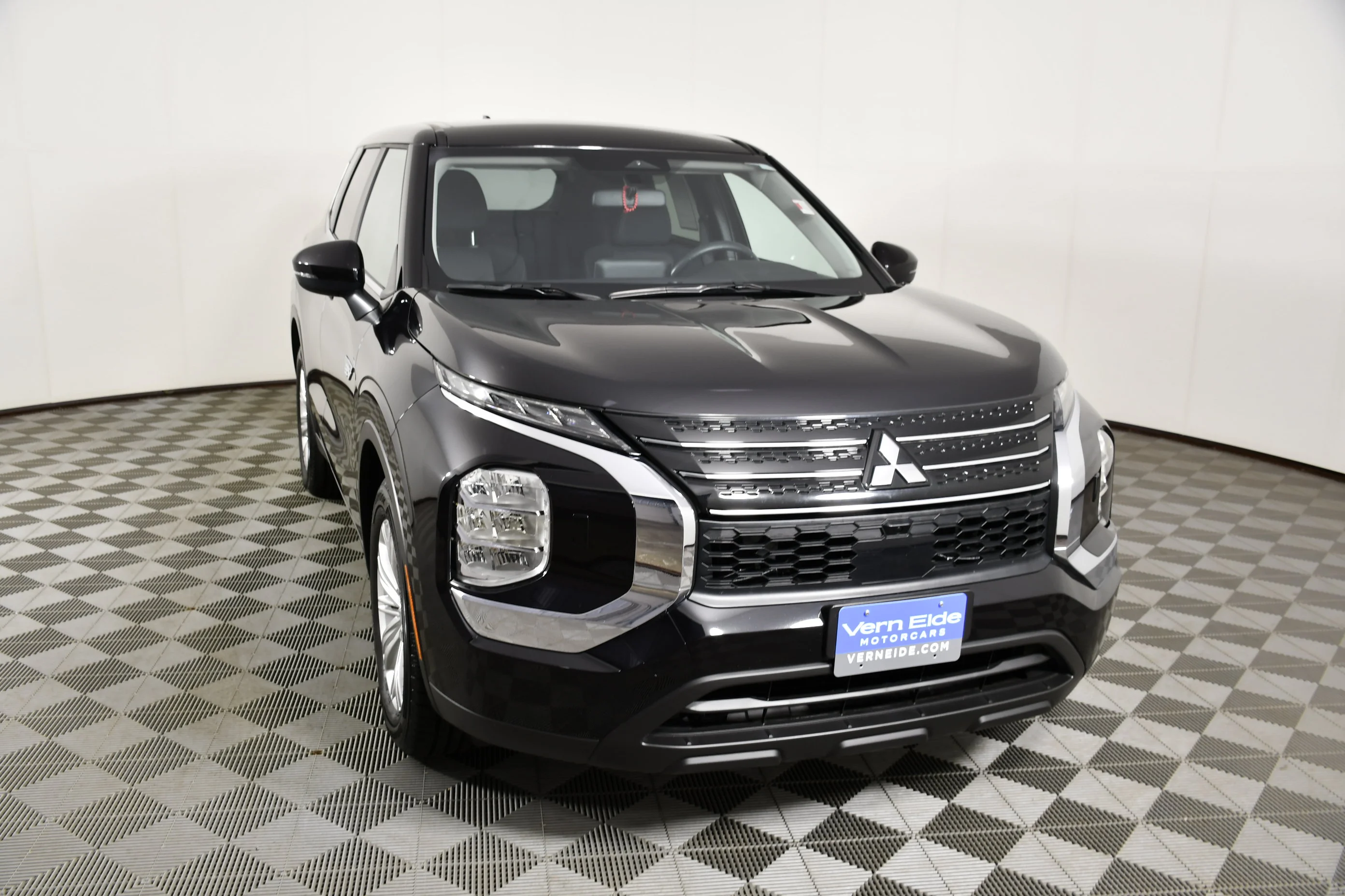 Certified Used 2025 Labrador Black Pearl Mitsubishi ES image 3