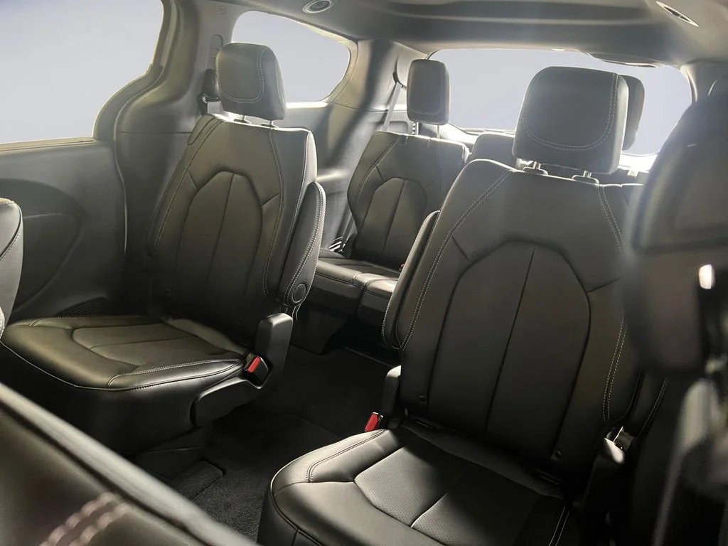 2026 Chrysler Pacifica Select - Photo 16